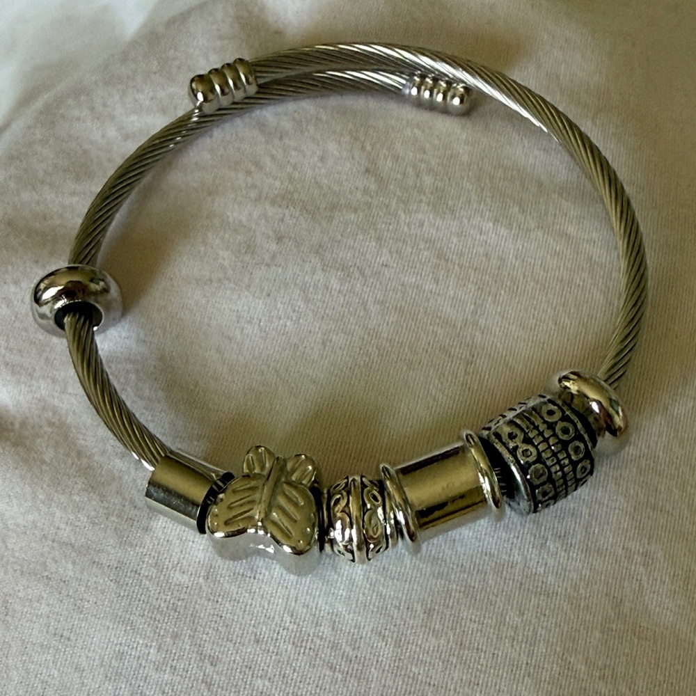 Silver Cable Bracelet with Decorative Beads